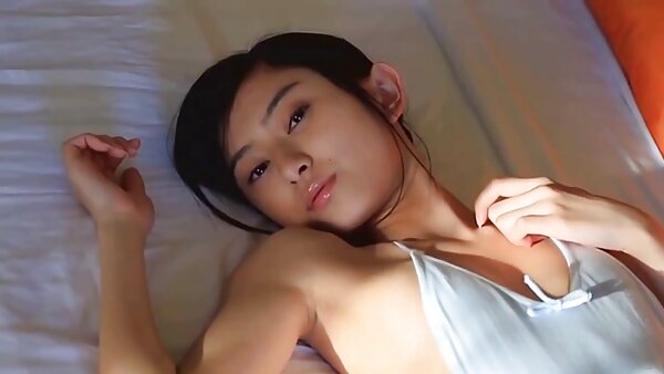 BBW آسیایی فوق‌العاده داغ، دیک را در فیلم سکسی از پورن خیس گوشتی خیس خود برای یک سواری خوب می‌برد