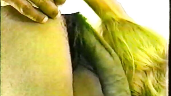 سرگرمی جنسی بخار گیر با سبزه قد بلند در فیلم پورن خارجی کوتاه حمام